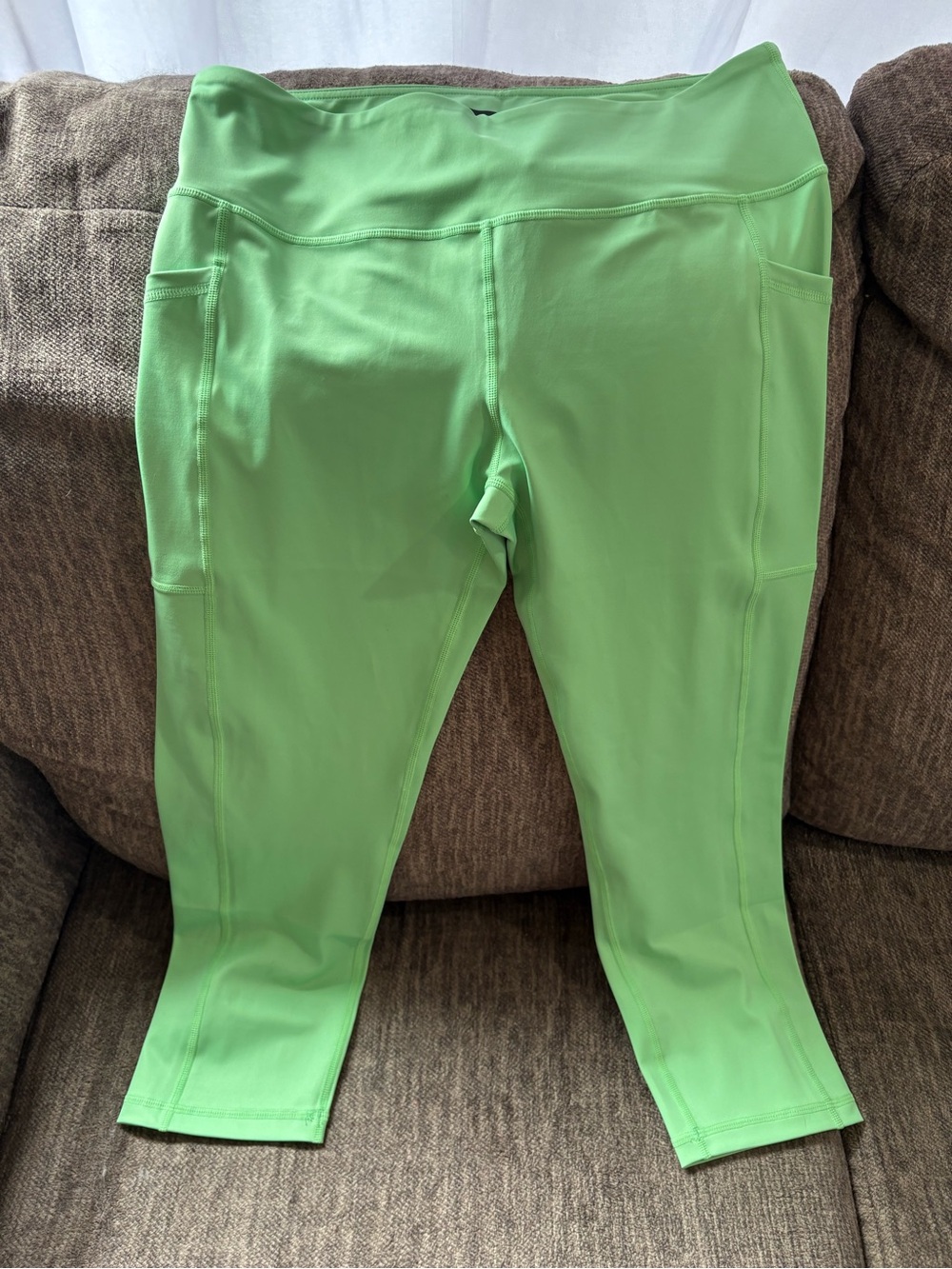 CVG Lime Green Pocket Capris Leggings Large NWOT
